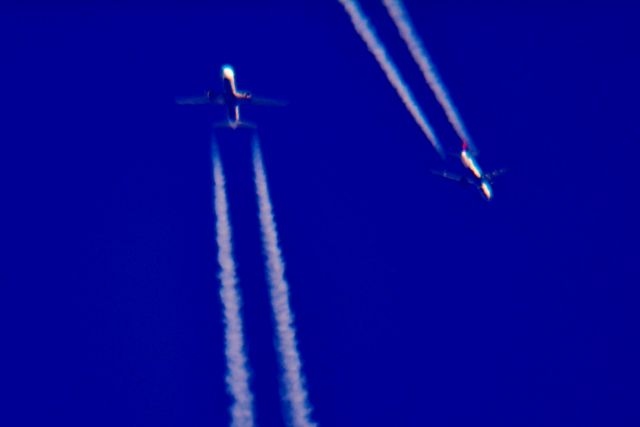 — — - This is Delta flight 501 Paris to Indianapolis westbound at 38,000 ft. passing Delta flight 9933 Amarillo to New York eastbound at 39,000 ft. 12.18.18