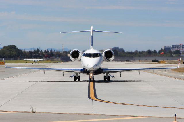 Bombardier Challenger 300 (N300KC)