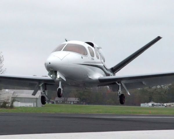 Cirrus Vision SF50 (N83DS) - Cirrus Vision Jet landing KPHT