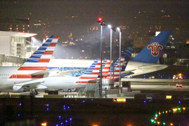 BOEING 777-300ER (N729AN)