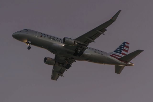 Embraer 175 (N441YX)