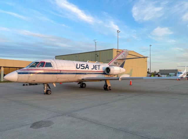 Dassault Falcon 20 (N827AA)