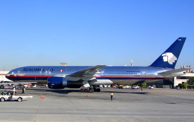 BOEING 767-200 (N774AM) - salida de tijuana