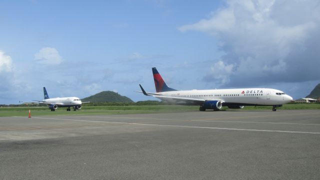 Boeing 737-900 (N814DN)