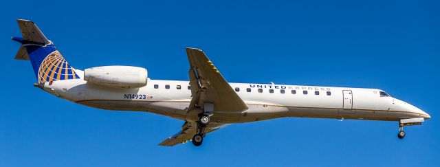 Embraer ERJ-145 (N14923)