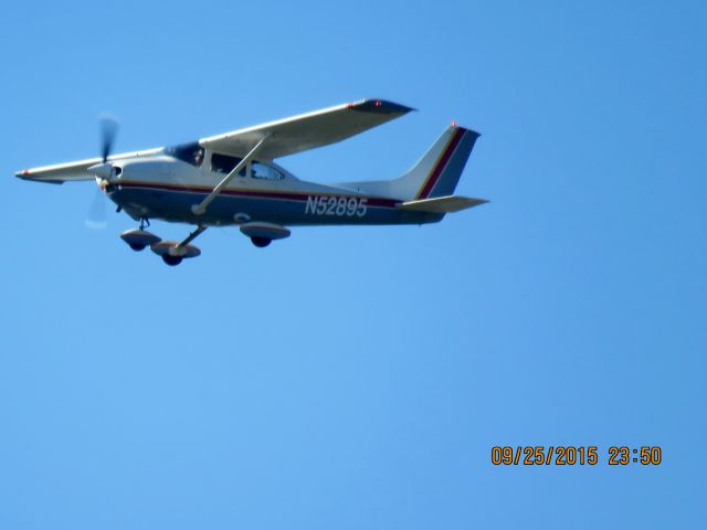 Cessna Skyhawk (N52895)