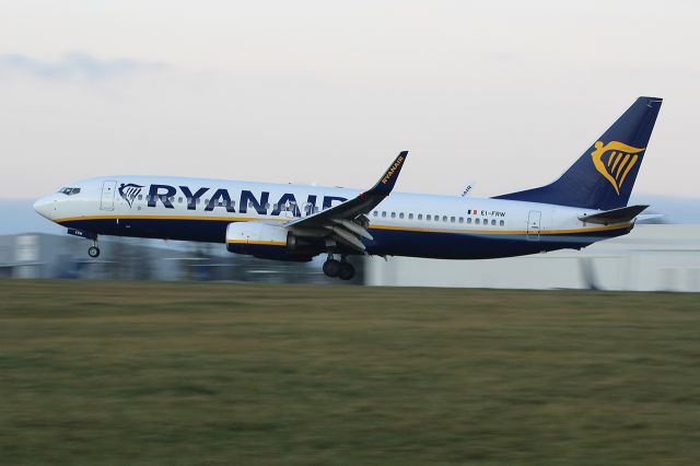 Boeing 737-800 (EI-FRW)