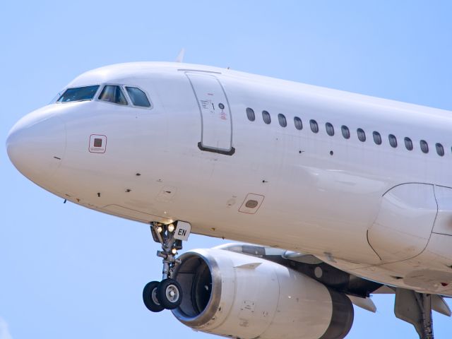 Airbus A320 (LY-VEN) - TENERIFE SURbr /11/10/2015