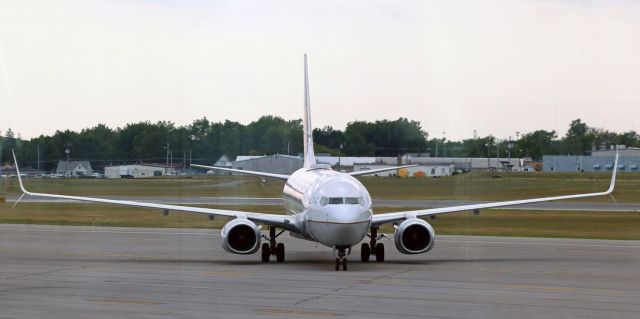 Boeing 737-900 (N73445) - Late afternoon (4:35 PM) arrival from Chicago (ORD). Must have been right behind my flight (Southwest). We had just landed after our flight from Chicago (MDW) and deplaned when I spotted this one taxiing in.