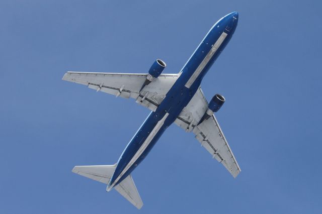 BOEING 767-300 (N646UA)