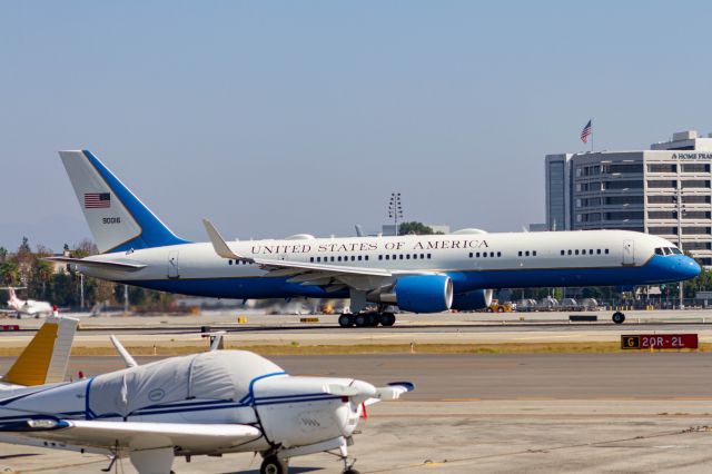 Boeing 757-200 (09-0016) - "Air Force One" taking off from John Wayne airport with the President on board.