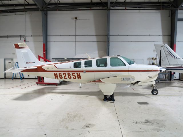 Beechcraft Bonanza (36) (N6285N) - A very nice Bonnie.