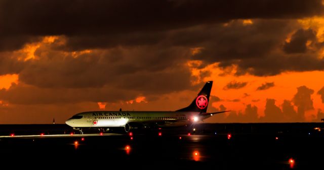 Boeing 737-700 (C-FSDQ) - Air Canada seen departing TNCM St Maarten at sunset on 26/12/2018br /Boeing 737M /MAX