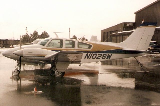 Beechcraft 55 Baron (N1028W) - Seen here in Apr-95.