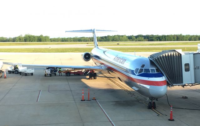 McDonnell Douglas MD-83 (N9615W)