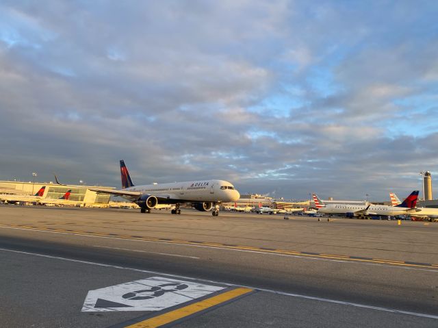 Boeing 757-200 (N711ZX)