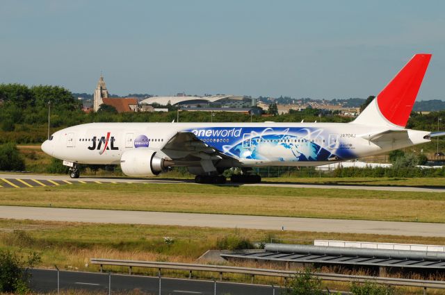 Boeing 777 (JA704J) - Japan Airlines