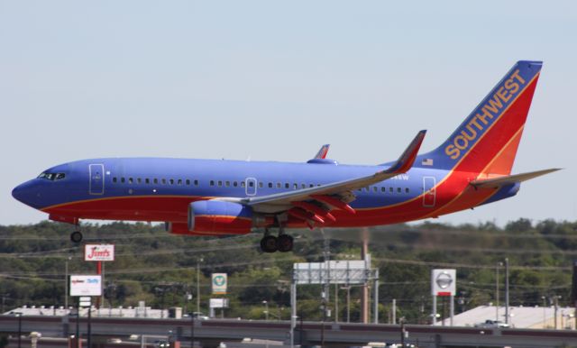 Boeing 737-700 (N764SW) - Landing on Runway 4.