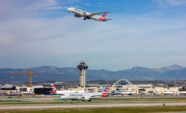 Boeing 787-8 (N879BH) - N879BH | American | Boeing 787-8 | LAX | Dec 26, 2022