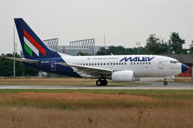 BOEING 737-600 (HA-LOJ)