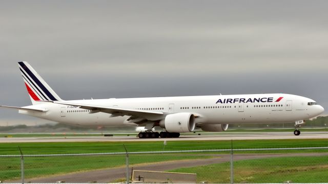 BOEING 777-300ER (F-GZNP)