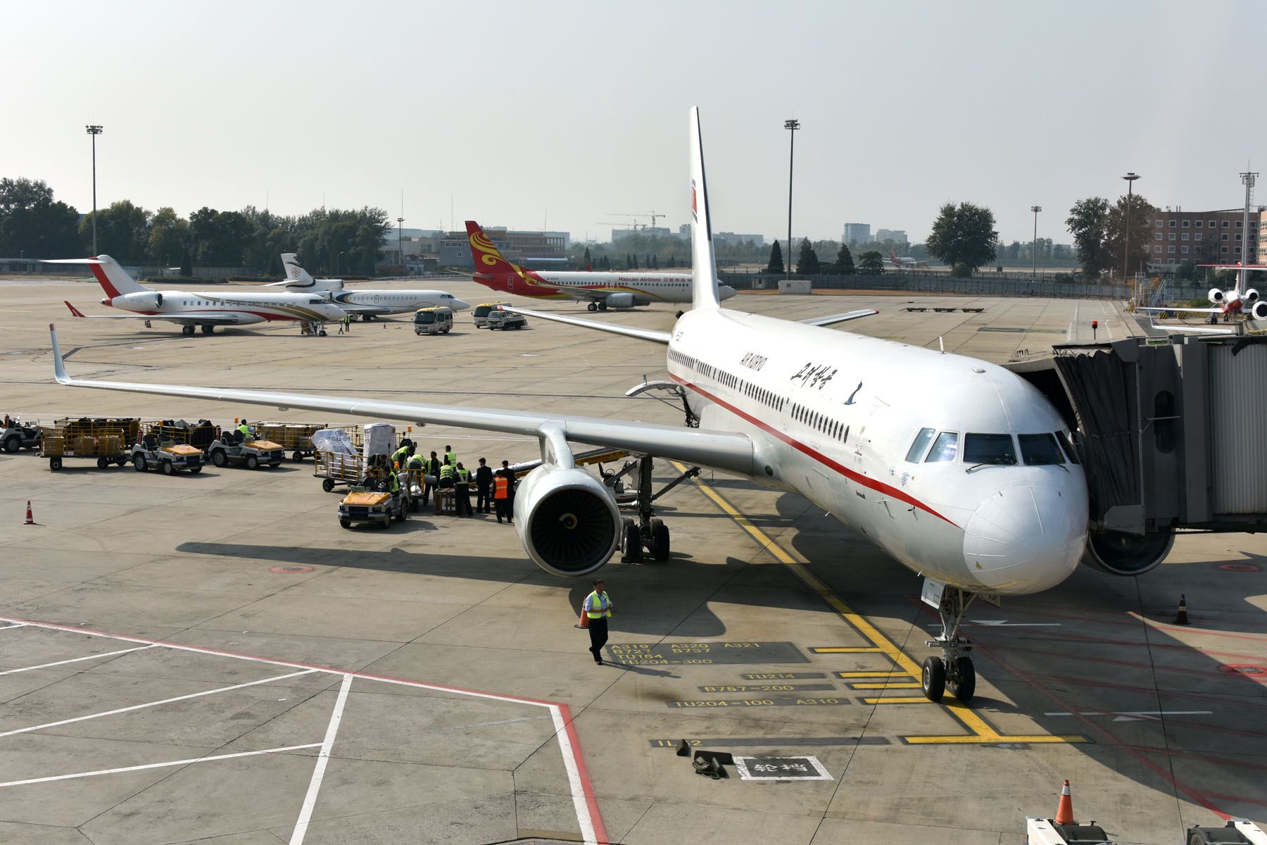 Tupolev Tu-214 (P-633)