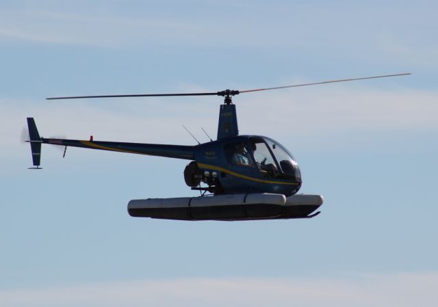 Robinson R-22 (F-GTDR) - LANDING TO PIST 22 CANNES FRANCE 011.09.2013