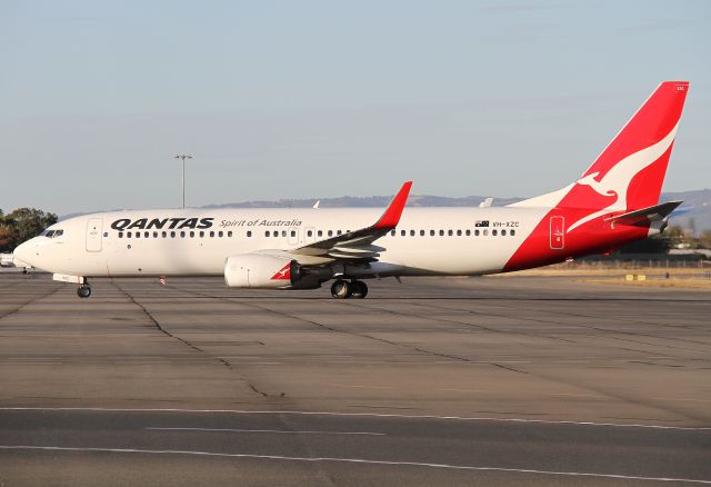 Boeing 737-800 (VH-XZC) - Qantas B737-800 VH-XZC. Pulling into the bay after completing its flight from Darwin as QF757.