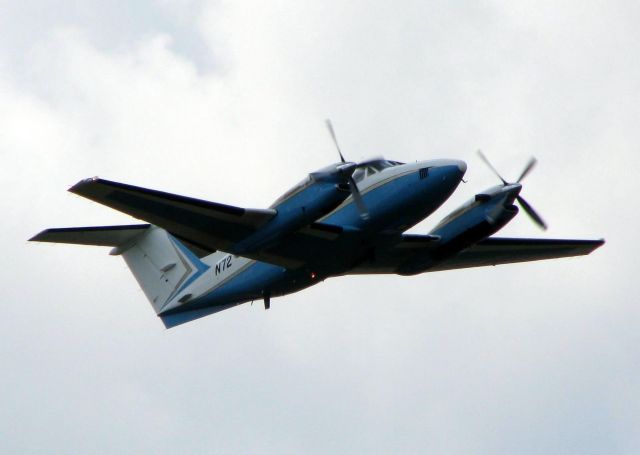 Beechcraft Super King Air 300 (N72) - Leaving the Shreveport Regional airport.