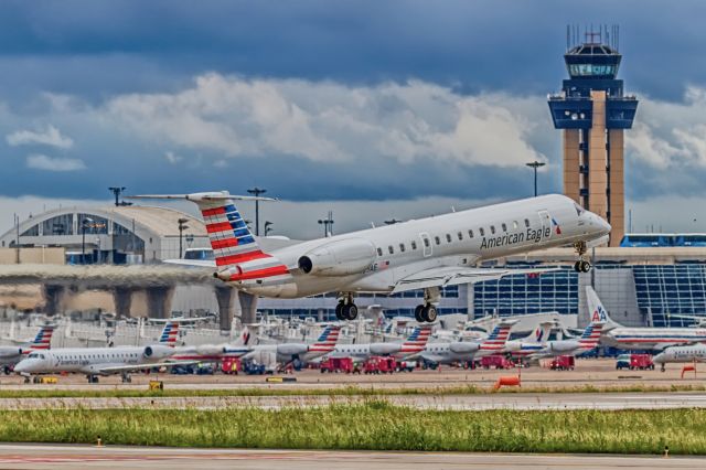 Embraer ERJ-145 —