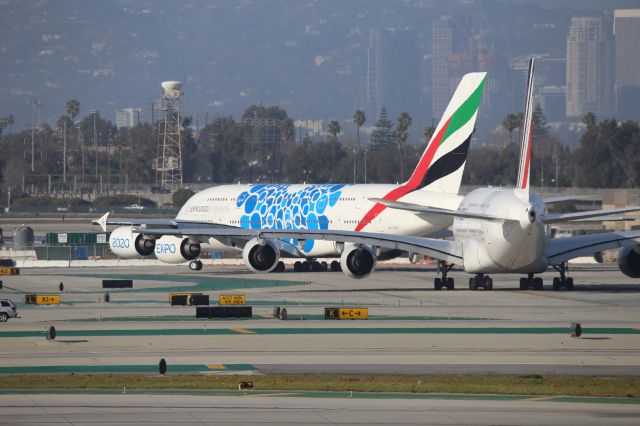 Airbus A380-800 (A6-EOF)