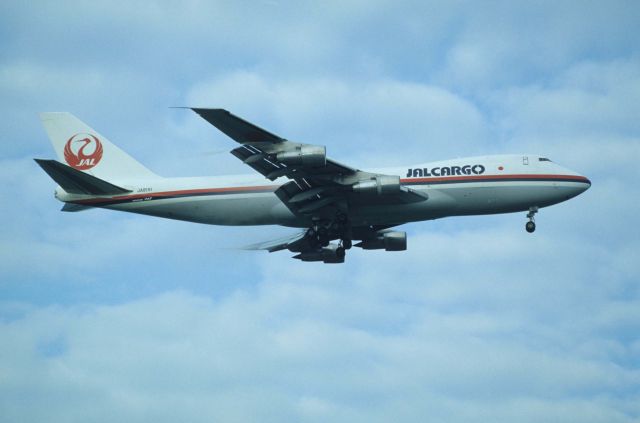 Boeing 747-200 (JA8151) - Final Approach to Narita Intl Airport Rwy34 on 1990/08/05