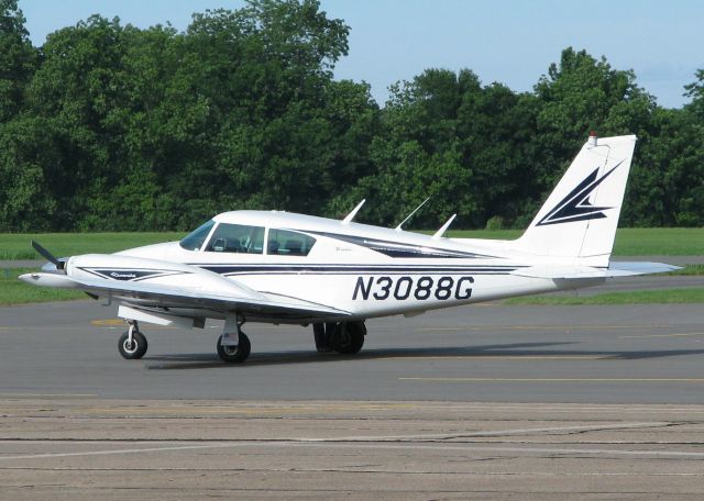 Piper PA-30 Twin Comanche (N3088G) - At the Shreveport Downtown airport.