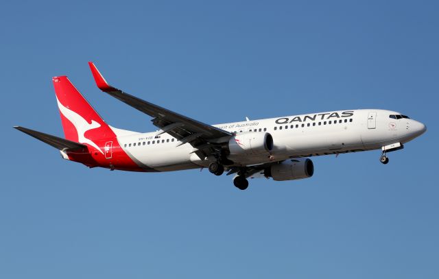 Boeing 737-800 (VH-VZB) - On Approach To Rwy 16R Silver Roo Livery