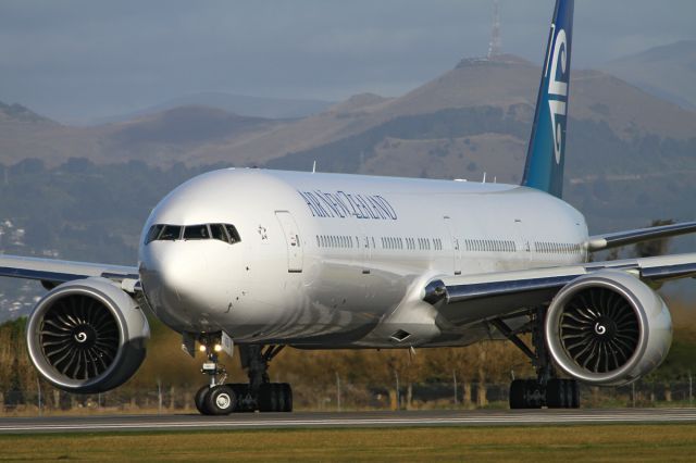 BOEING 777-300ER (ZK-OKO) - 2 APR 2011