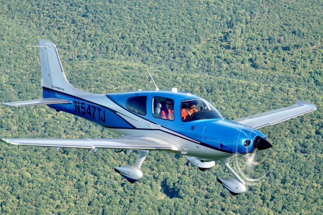 Cirrus SR-22 (N547TJ) - Formation Flight Photo 