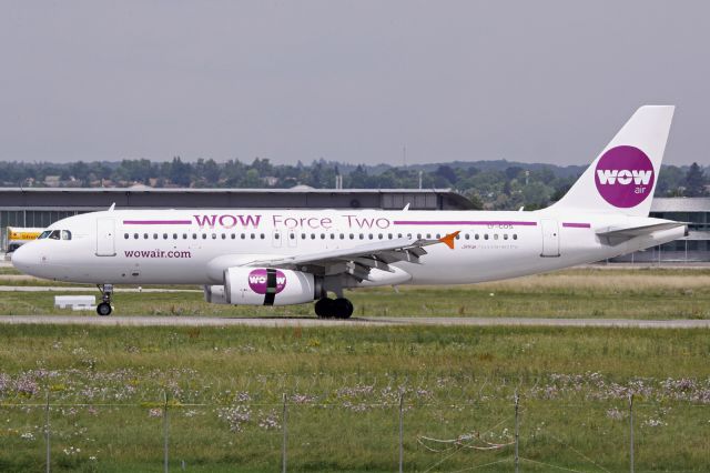 Airbus A320 (LY-COS)