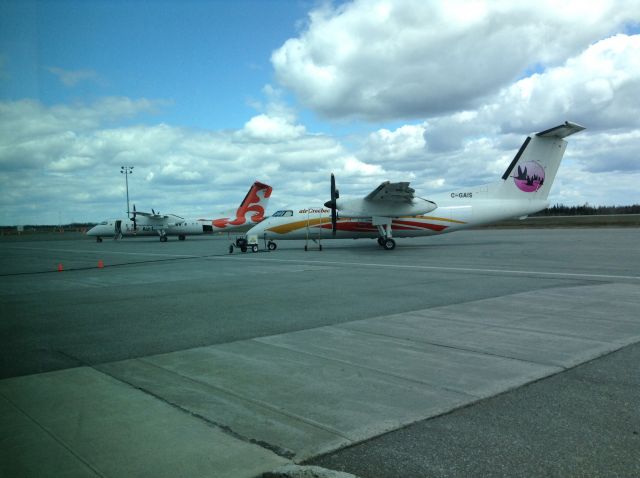 — — - Air Inuit Dash-8-300 and Air Creebec Dash-8-100 from Attawapiskat (CYAT) in case of flooding./Air Inuit Dash-8-300 et Air Creebec Dash-8-100 provenant de Attawapiskat (CYAT) en cause des innondations.