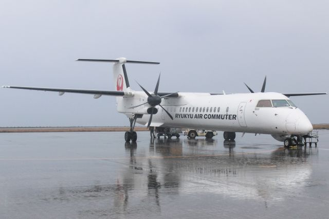 de Havilland Dash 8-400 (JA83RC)