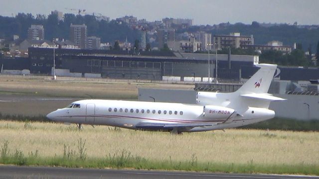 Dassault Falcon 7X (9H-MOON)