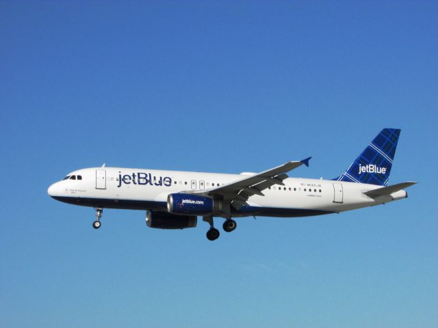 Airbus A320 (N565JB) - Landing RWY 30