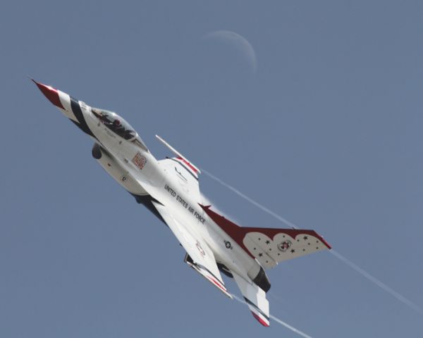 Lockheed F-16 Fighting Falcon — - Thunderbirds