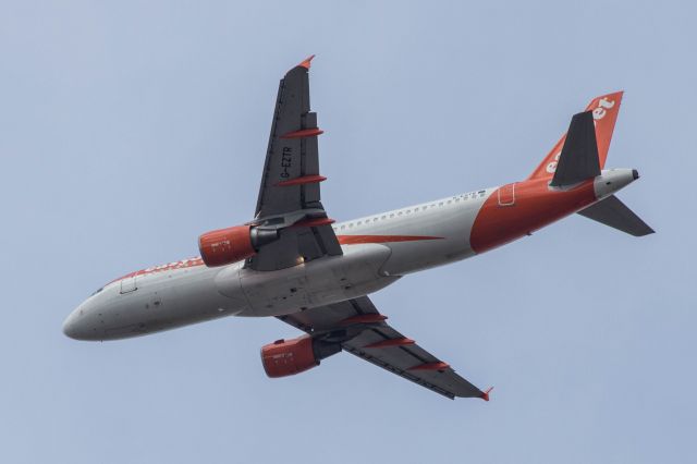 Airbus A320 (G-EZTR)