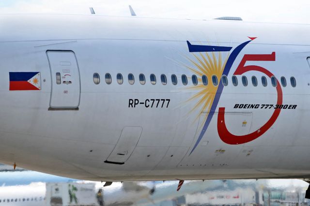 BOEING 777-300ER (RP-C7777)