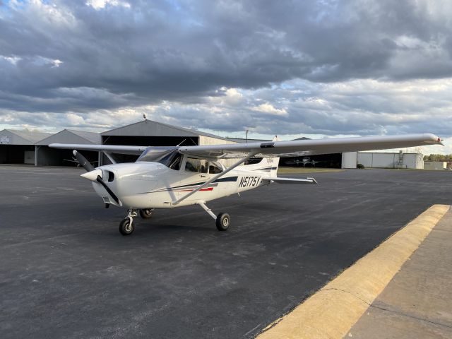 Cessna Skyhawk (N5175Y)