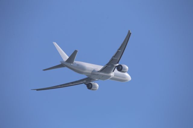 BOEING 777-200LR (N704GT)