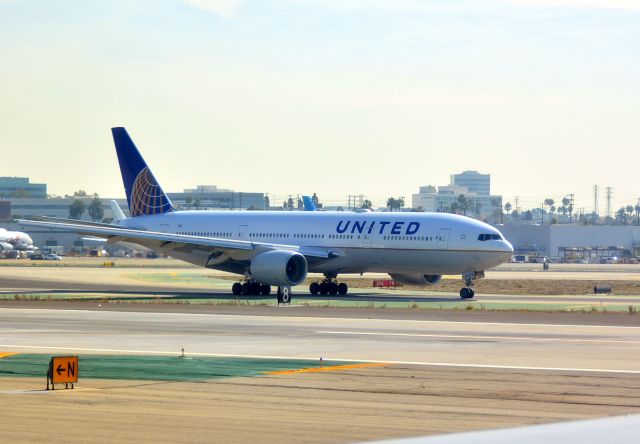 — — - Outbound flight from KLAX on Nov 16, 2018 approx 13:00 hrs....(taken from taxi off ramp)