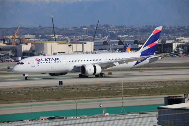 Boeing 787-9 Dreamliner (CC-BGN)