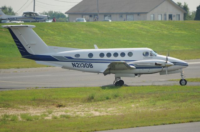 Beechcraft Super King Air 200 (N213DB)