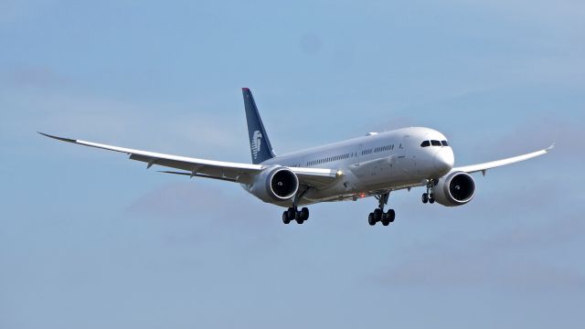 Boeing 787-9 Dreamliner (N128AM) - BOE2 on final to Rwy 16R to complete a B1 flight on 3.21.19. (ln 833 / cn 65313). Obviously the aircraft has yet to receive its livery.